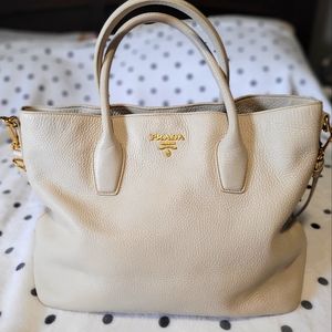💎SOLD💎PRADA Vitello Purse